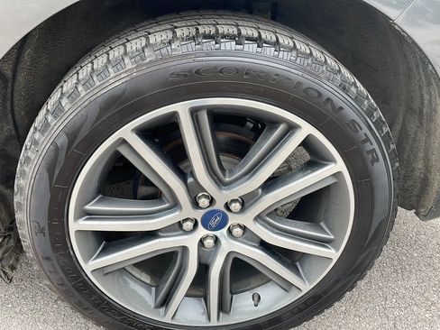 Used 2020 Ford Edge Titanium image 31