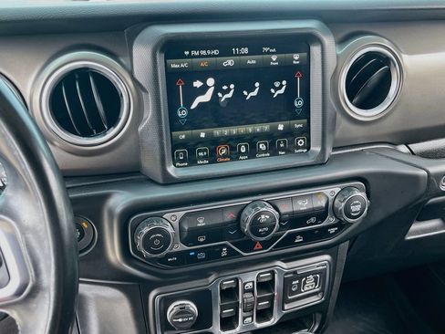 Used 2022 Jeep Wrangler Unlimited Rubicon 4xe AWD/4WD image 16