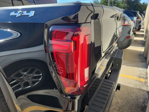 Used 2026 GMC Sierra 1500 SLT w/ SLT Premium Package AWD/4WD image 10