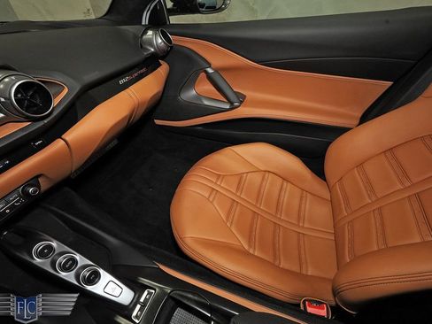 Used 2020 Ferrari 812 Superfast image 24