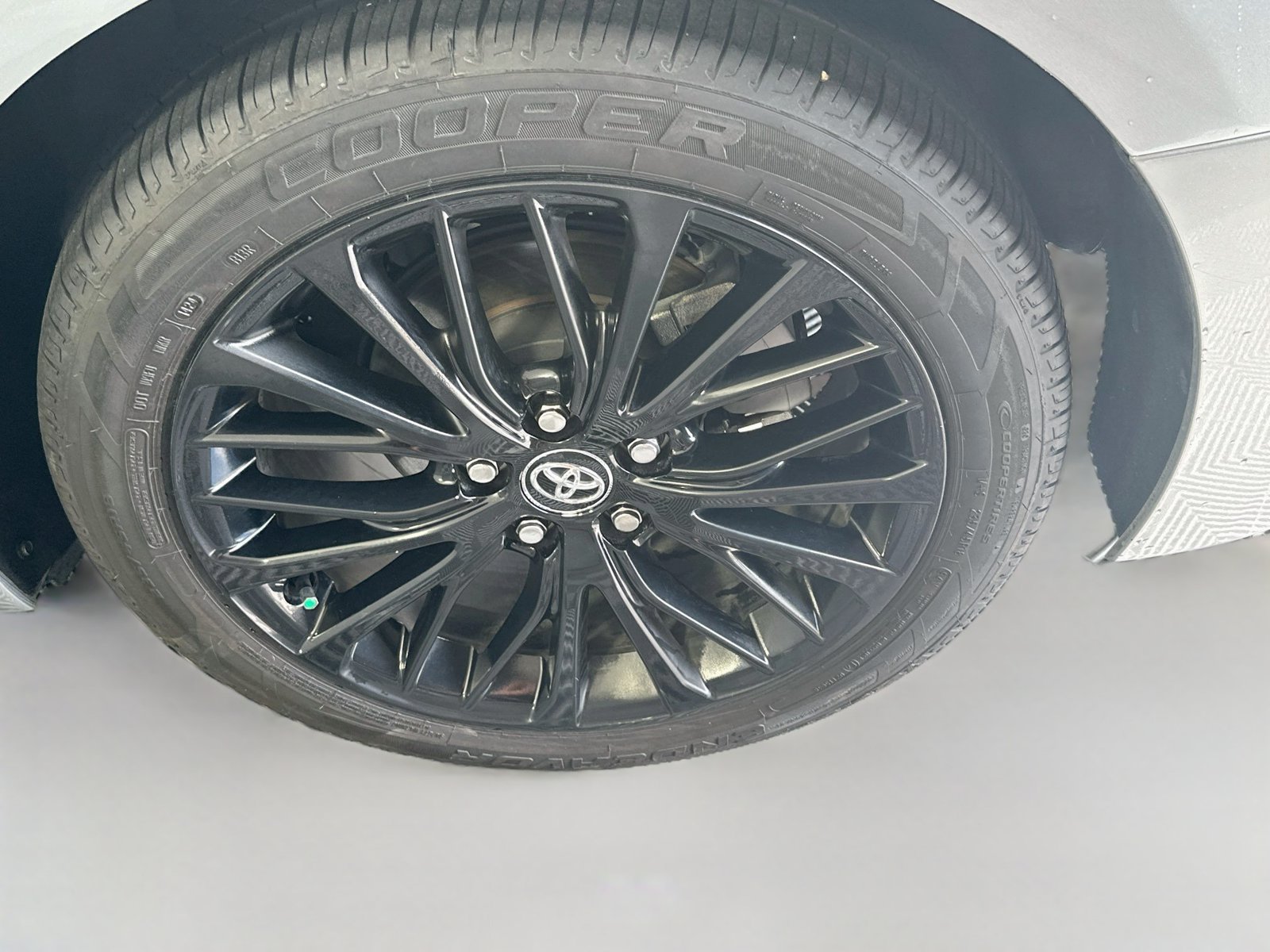 Used 2020 Toyota Camry SE FWD image 23