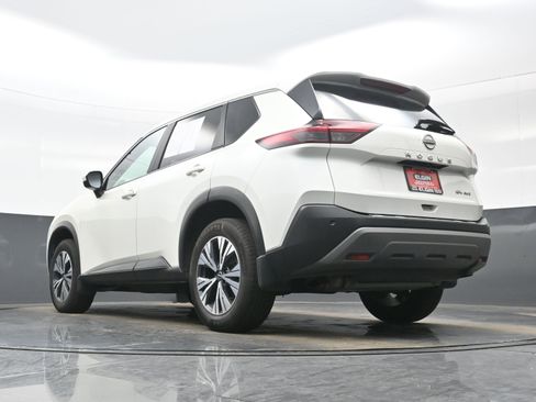 Used 2023 Nissan Rogue SV image 28