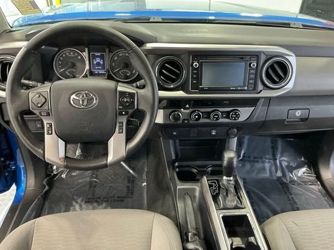 Used 2018 Toyota Tacoma SR5 w/ SR5 Appearance Package (SM) AWD/4WD image 13