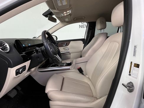 Used 2023 Mercedes-Benz GLA 250 4MATIC w/ Premium Package image 17