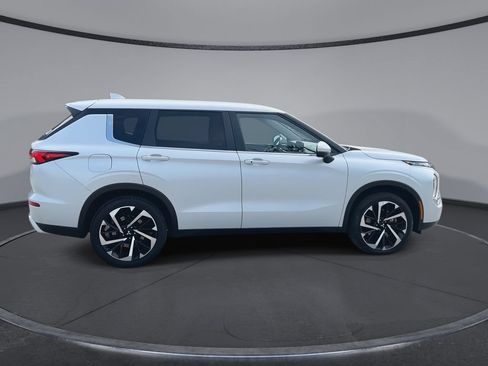 Used 2024 Mitsubishi Outlander SE FWD image 9