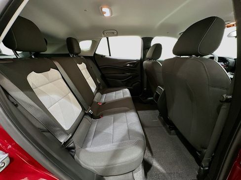 Used 2025 Chevrolet Trax LS image 27