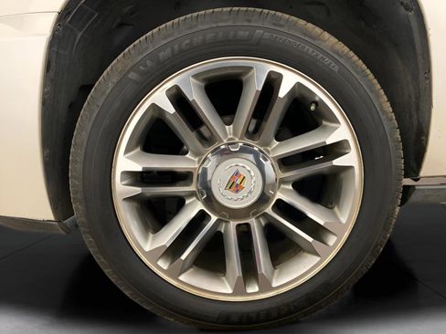Used 2013 Cadillac Escalade Premium image 19