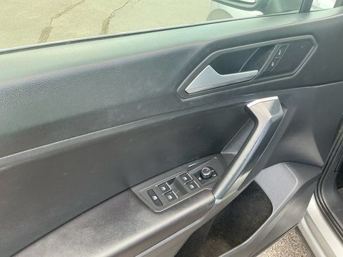 Used 2020 Volkswagen Tiguan SE w/ Panoramic Sunroof Package FWD image 16