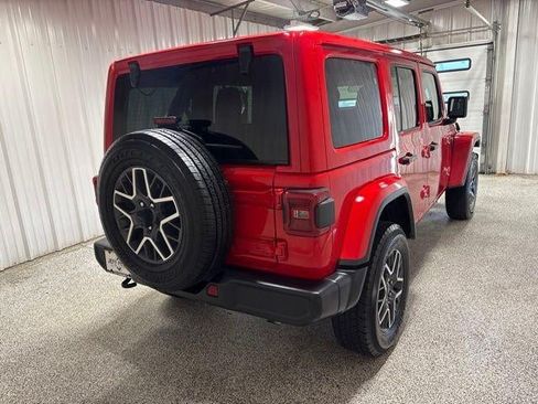 Used 2025 Jeep Wrangler Unlimited Sahara AWD/4WD image 4