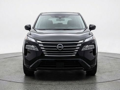 Used 2025 Nissan Rogue SV FWD image 2