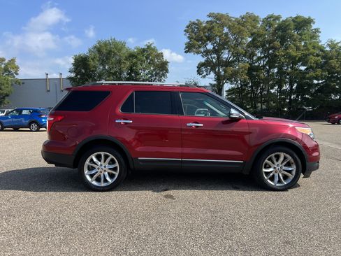 Used 2014 Ford Explorer XLT w/ Equipment Group 202A image 8