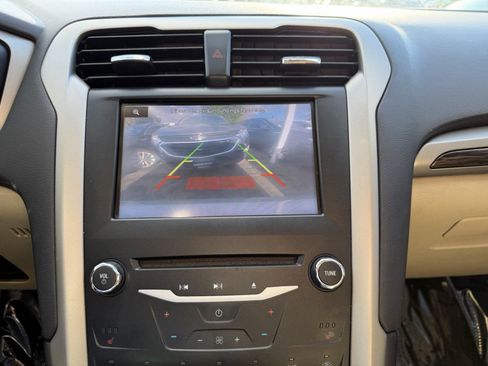 Used 2014 Ford Fusion SE w/ Equipment Group 502A image 8