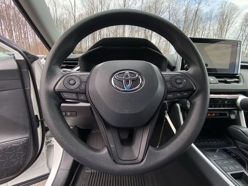 Certified 2025 Toyota RAV4 LE image 25