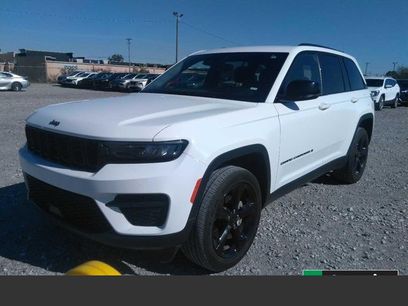 Used 2023 Jeep Grand Cherokee Altitude