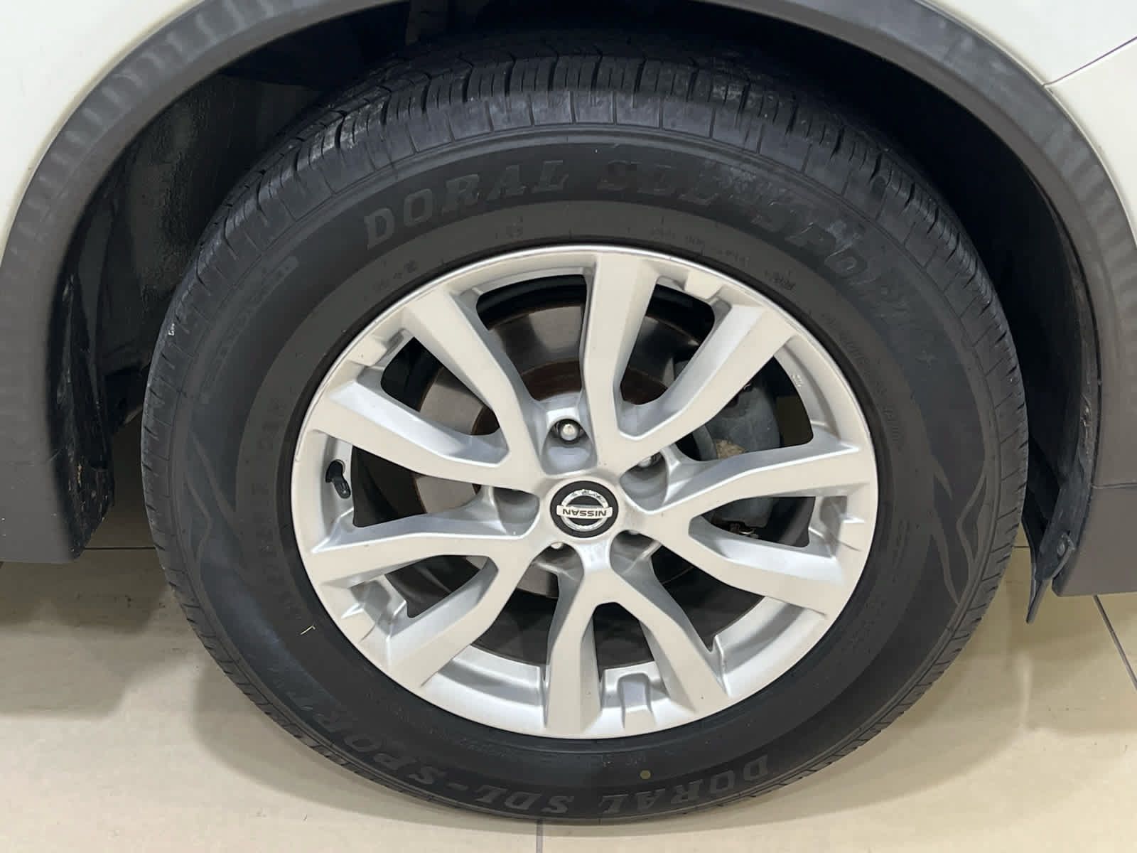 Used 2017 Nissan Rogue SV FWD image 4