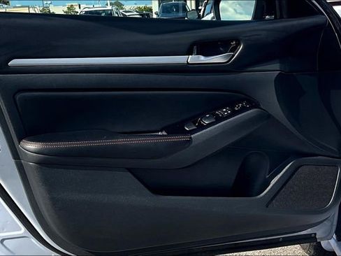 Certified 2025 Nissan Altima 2.5 SR image 17