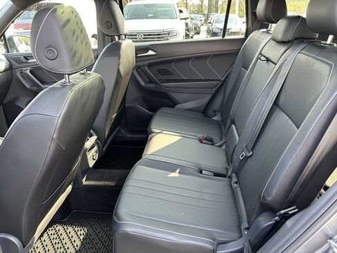 Certified 2023 Volkswagen Tiguan SE R-Line AWD/4WD image 24