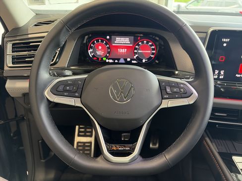 Used 2025 Volkswagen Atlas Peak Edition SE AWD/4WD image 30