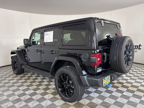Used 2022 Jeep Wrangler Unlimited Sahara w/ Cold Weather Group AWD/4WD image 6