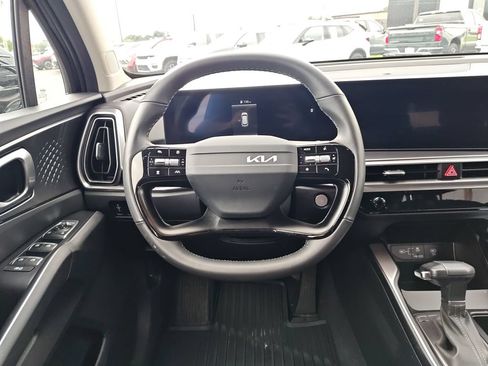 Used 2026 Kia Sorento LX FWD image 16