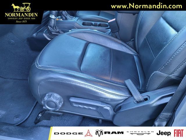 Used 2022 Jeep Wrangler Unlimited Sahara AWD/4WD image 17
