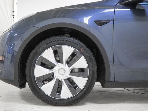 Used 2023 Tesla Model Y Long Range image 19