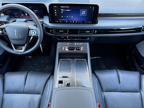 New 2025 Lincoln Aviator Reserve w/ Luxury Package image 12