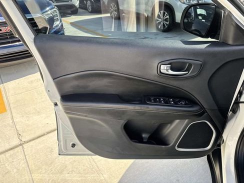 Used 2019 Jeep Compass Latitude FWD image 19
