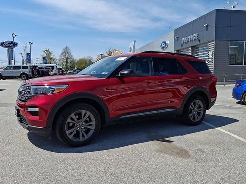 Used 2024 Ford Explorer XLT w/ Equipment Group 202A AWD/4WD image 6