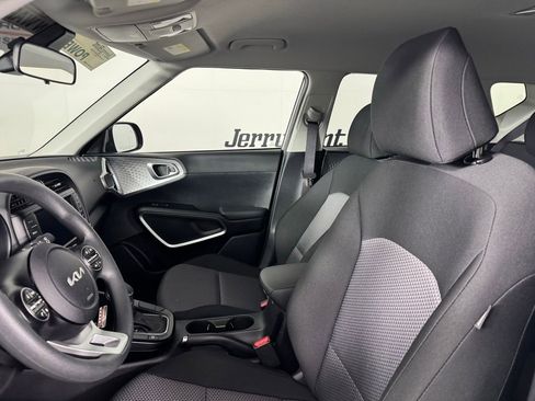 Used 2025 Kia Soul LX w/ LX Technology Package FWD image 17
