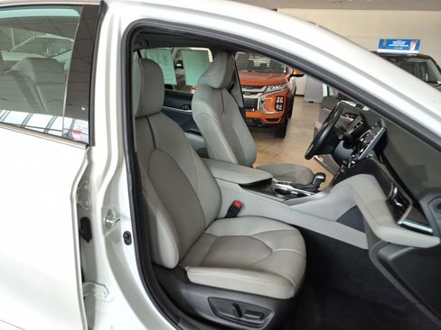 Used 2022 Toyota Camry XLE FWD image 16