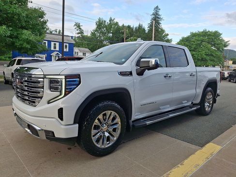 Used 2023 GMC Sierra 1500 Denali AWD/4WD image 3