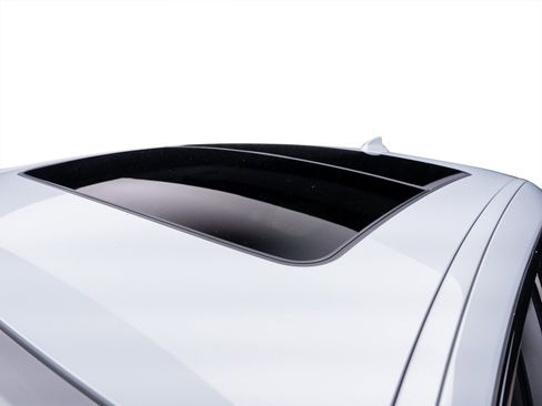 Used 2024 BMW X4 xDrive30i w/ Premium Package image 13