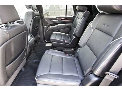 Used 2023 Cadillac Escalade Premium Luxury RWD image 7