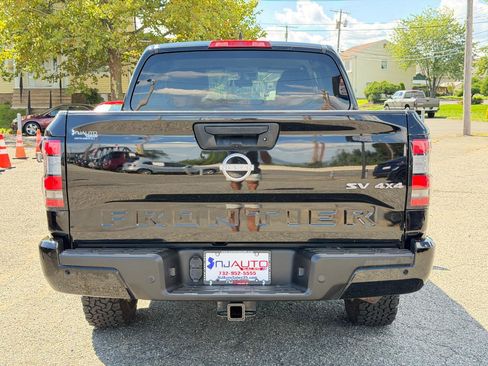 Used 2022 Nissan Frontier SV w/ Technology Package AWD/4WD image 5