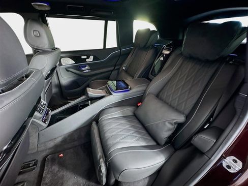 Used 2024 Mercedes-Benz Maybach GLS 600 4MATIC image 24