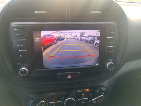 Used 2022 Kia Soul LX FWD image 9