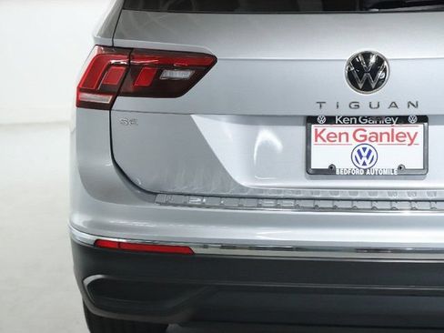Certified 2024 Volkswagen Tiguan SE AWD/4WD image 46