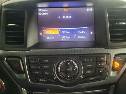 Used 2019 Nissan Pathfinder SL AWD/4WD image 25