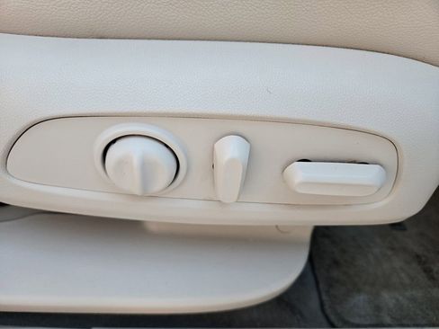 Used 2023 GMC Acadia Denali FWD image 28
