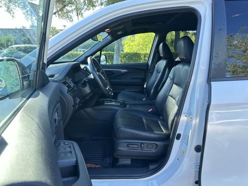 Used 2023 Honda Passport TrailSport image 2