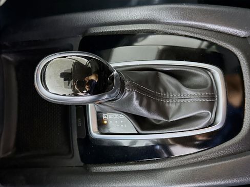 Used 2019 Nissan Rogue SV image 20