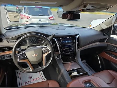 Used 2019 Cadillac Escalade Premium Luxury AWD/4WD image 10
