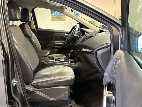 Used 2017 Ford Escape SE w/ SE Sport Appearance Package image 12