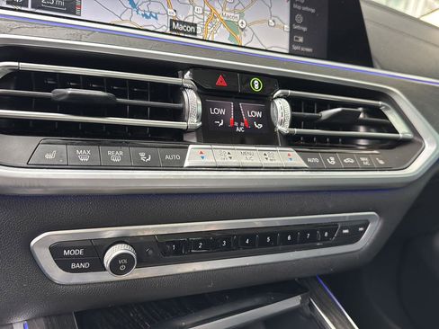 Used 2022 BMW X7 xDrive40i w/ Parking Assistance Package image 23