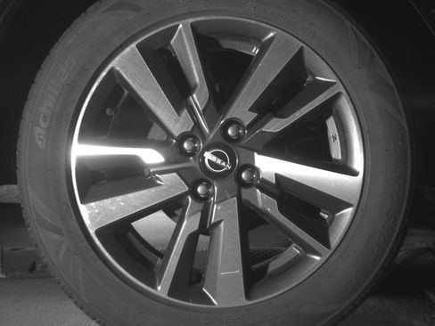 Used 2025 Nissan Versa SV FWD image 15