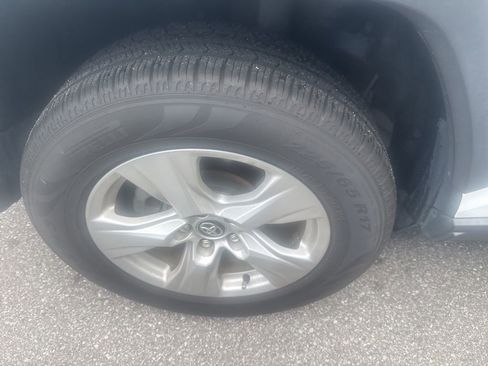 Used 2021 Toyota RAV4 XLE image 13