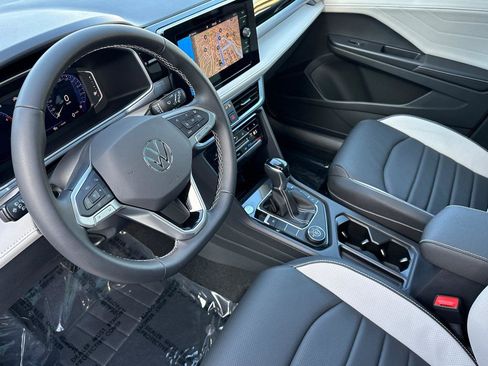 New 2026 Volkswagen Taos SEL image 9