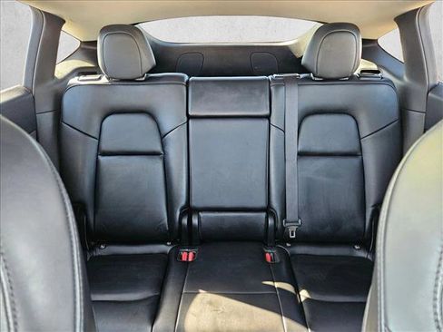 Used 2021 Tesla Model Y Long Range image 18