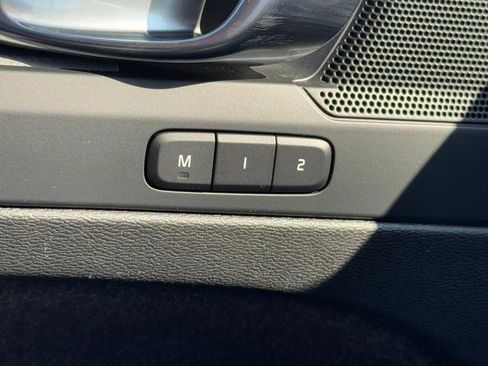 Certified 2025 Volvo XC40 B5 Core image 17